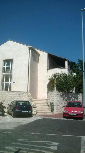 A la foto es mostra l'objecte Apartments with a parking space Srebreno, Dubrovnik - 13549 situat a la ciutat de Mlini.