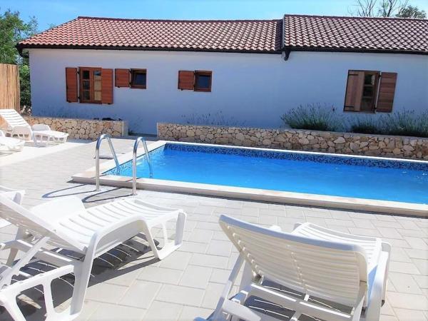 A la foto es mostra l'objecte Family-friendly apartments with swimming pool Vir - Lozice, Vir - 13569 situat a la ciutat de Vir.