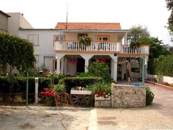 Na fotografii je vidět objekt Apartment Pakostane 14658a nacházející se ve městě Pakoštane.