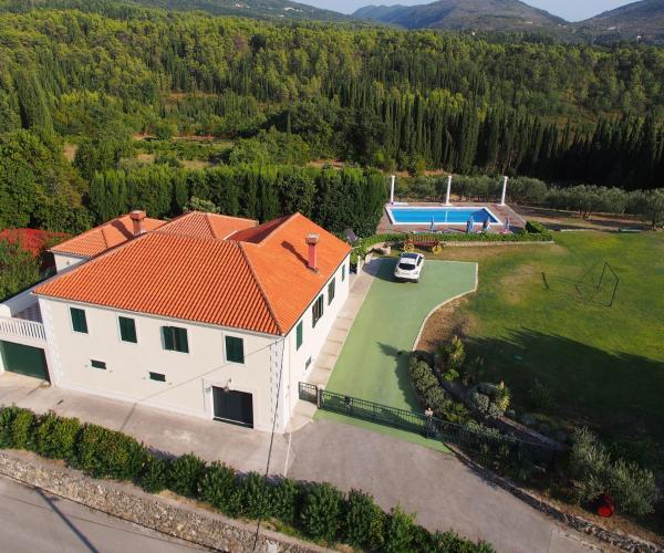 La photo montre l'objet Luxury villa with a swimming pool Zastolje, Dubrovnik - 14922 situé dans la ville de Gruda.