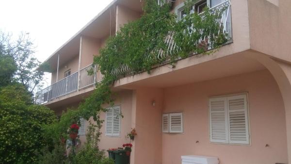 A la foto es mostra l'objecte Apartments by the sea Vodice - 14977 situat a la ciutat de Vodice.