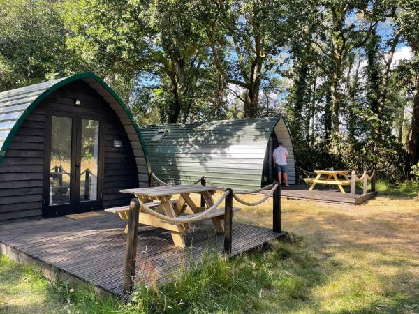A la foto es mostra l'objecte Nuthatch Cabin at Cloudshill Glade situat a la ciutat de Moreton.
