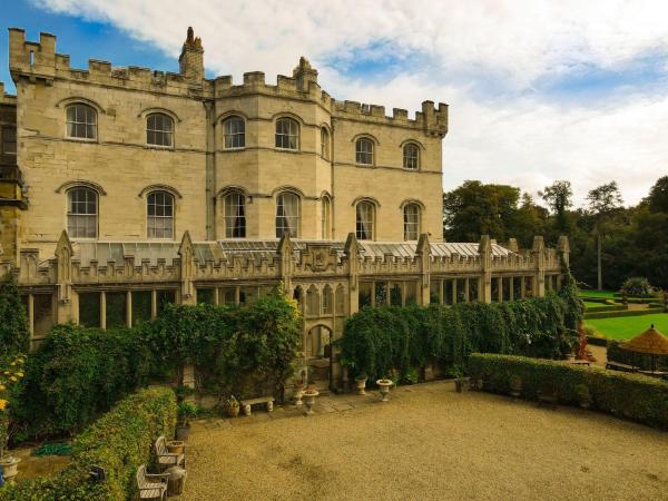 A la foto es mostra l'objecte The Castle By Group Retreats situat a la ciutat de Hutton Henry.