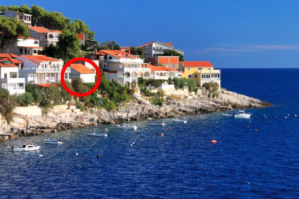 Op de foto is het object Apartments by the sea Zavalatica, Korcula - 189 te zien, gelegen in de stad Zavalatica.