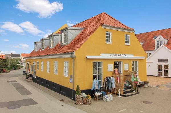 Nella foto è visibile l'oggetto Skudehandelen. situato nella città di Lønstrup.