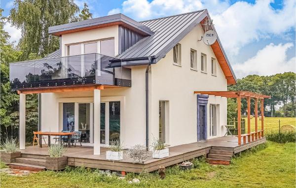 På billedet ses objektet Beautiful Home In Nowe Warpno With Wifi beliggende i byen Nowe Warpno.