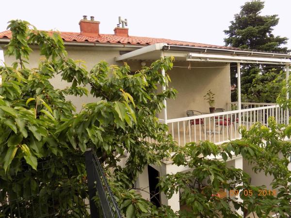 På bilden syns objektet Apartments with a parking space Selce, Crikvenica - 15244 som ligger i staden Selce.