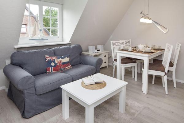 Na zdjęciu widoczny jest obiekt Watt Holte Hüüs położony w mieście List.