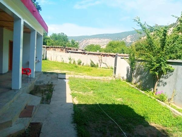 På billedet ses objektet Tourist Guest House beliggende i byen Chitral.