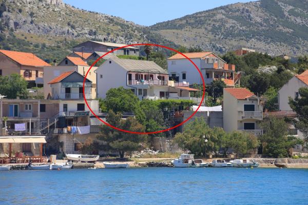 写真にはグレバシュティツァ市にあるApartments by the sea Grebastica, Sibenik - 480が写っています。