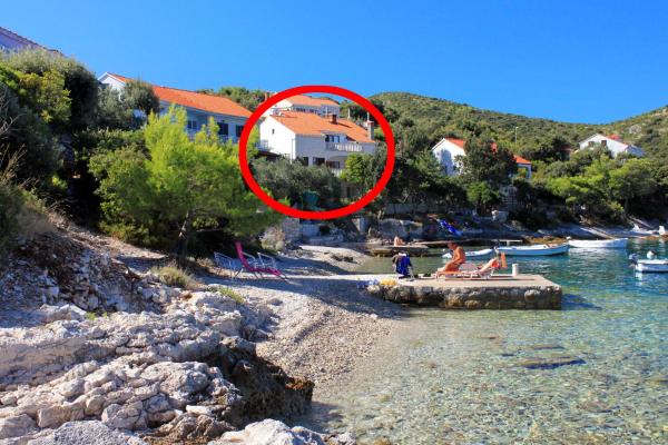 A la foto es mostra l'objecte Apartments by the sea Tri Zala, Korcula - 556 situat a la ciutat de Korčula.