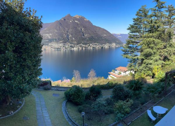 写真にはFaggeto Lario 市にあるLake Como Villa Ines Junior Apartmentが写っています。