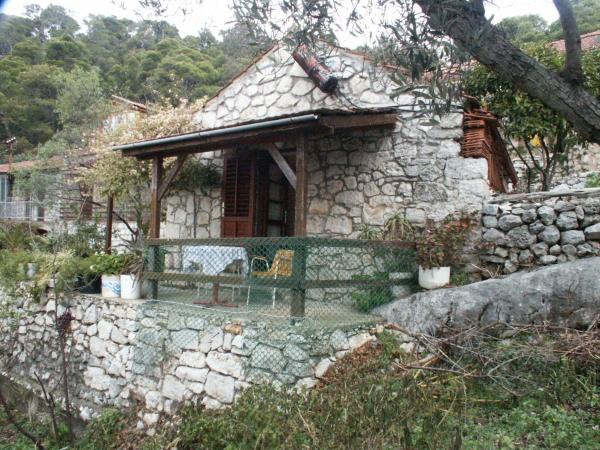 A la foto es mostra l'objecte Apartments by the sea Babine Kuce, Mljet - 610 situat a la ciutat de Goveđari.