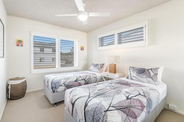 Foto 6: Yamba 58 - Modern Coastal Living Near Main Beach with Ocean Views - Holiday Yamba