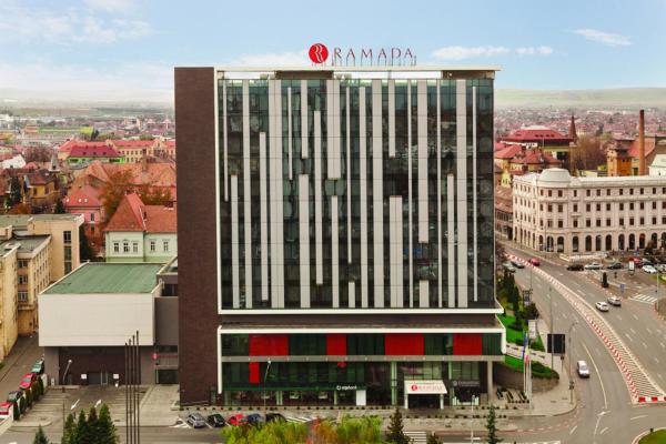 A la foto es mostra l'objecte Ramada Sibiu Hotel situat a la ciutat de Sibiu.