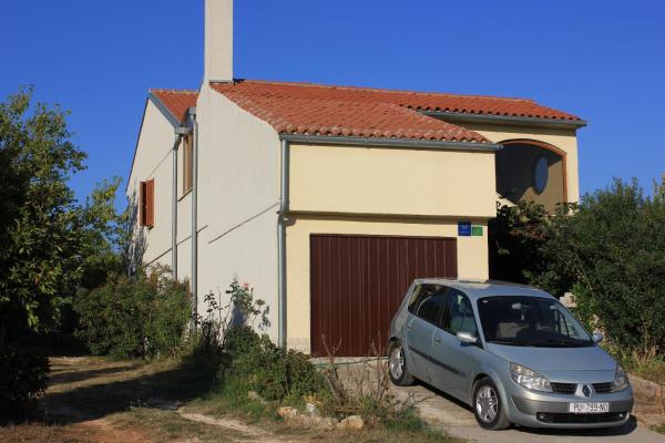 Nella foto è visibile l'oggetto Apartments with a parking space Stinjan, Pula - 2279 situato nella città di Štinjan.