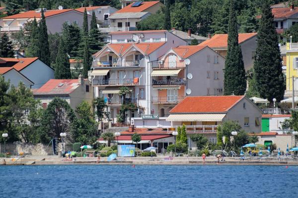 På bilden syns objektet Apartments by the sea Selce, Crikvenica - 2364 som ligger i staden Selce.
