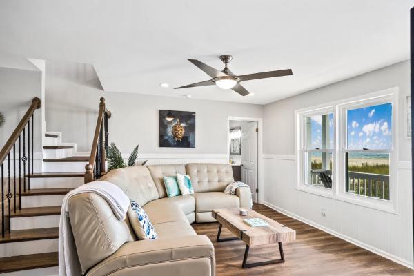 Fotografie 3: Ocean Daze - Sleeps 22, Direct Oceanfront, Renovated May 2022