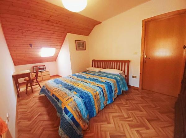 På billedet ses objektet Alloggio Matrimoniale vicino Asiago (Roana) beliggende i byen Roana.