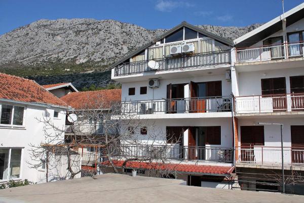 På bilden syns objektet Apartments and rooms with WiFi Podaca, Makarska - 2613 som ligger i staden Podaca.