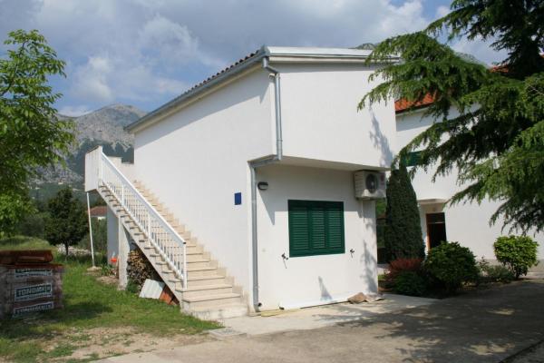 På billedet ses objektet Apartments by the sea Zaostrog, Makarska - 2663 beliggende i byen Zaostrog.