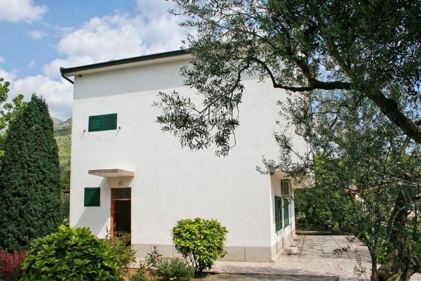 På billedet ses objektet Apartments and rooms by the sea Zaostrog, Makarska - 2661 beliggende i byen Zaostrog.