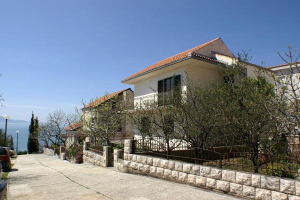 Na fotografii je vidět objekt Apartments by the sea Podaca, Makarska - 2590 nacházející se ve městě Podaca.