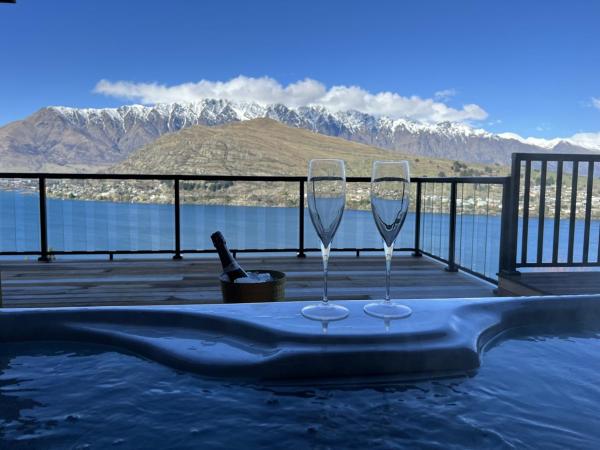 Kuva 1: Spa, Mountains & Lake