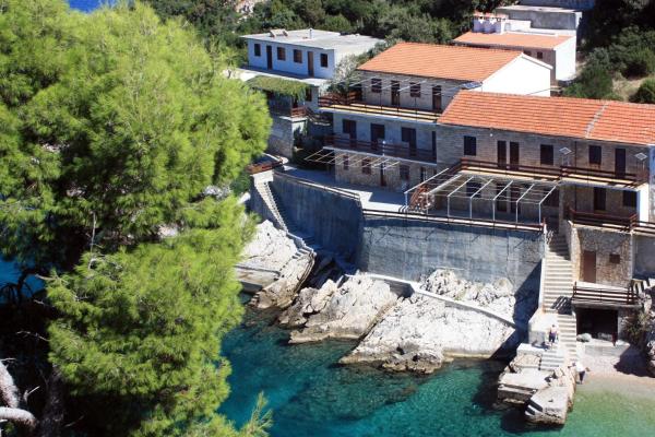 A la foto es mostra l'objecte Seaside secluded apartments Cove Pobij, Hvar - 9704 situat a la ciutat de Gdinj.