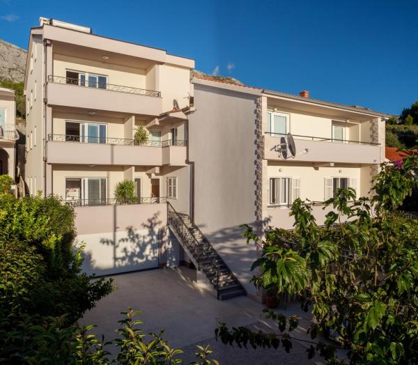 A la foto es mostra l'objecte Apartments by the sea Tucepi, Makarska - 2677 situat a la ciutat de Tučepi.