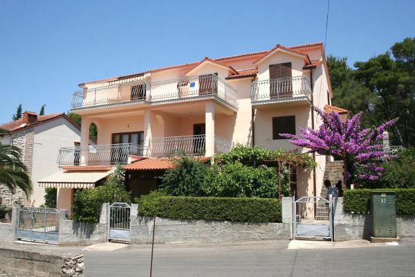Auf dem Foto ist das Objekt Apartment Vrboska 4634b in der Stadt Vrboska zu sehen.