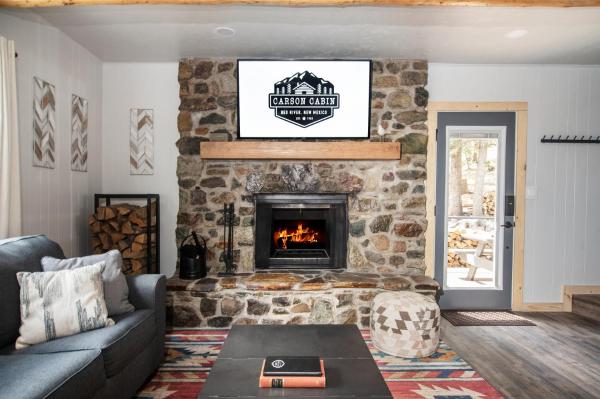 Billede 8: Carson Cabin - King Beds, Mountain Views, Mins to Town