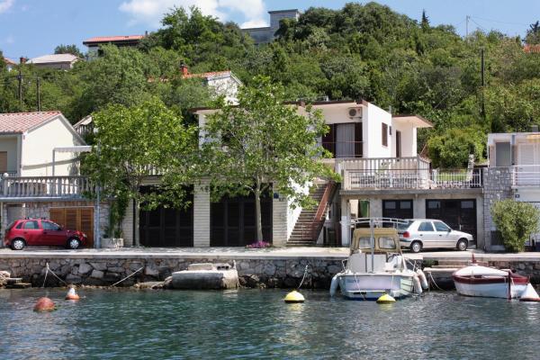 Στη φωτογραφία φαίνεται το αντικείμενο Apartments by the sea Jadranovo, Crikvenica - 5286 που βρίσκεται στην πόλη Jadranovo.