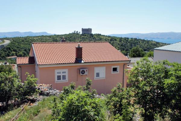 Na fotografii je vidět objekt Apartment Senj 5569d nacházející se ve městě Senj.