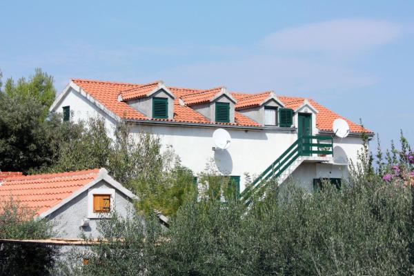 Kuvassa näkyy kohde Apartments by the sea Mirca, Brac - 5655, joka sijaitsee kaupungissa Mirce.