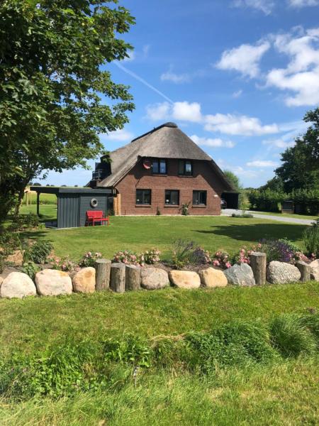 På bilden syns objektet Appartements unter Reet som ligger i staden Tümlauer Koog.