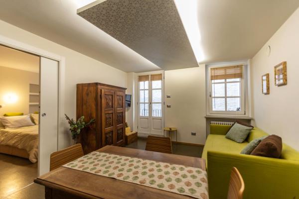 På billedet ses objektet Maison Ginod & Les Fleurs beliggende i byen Aosta.