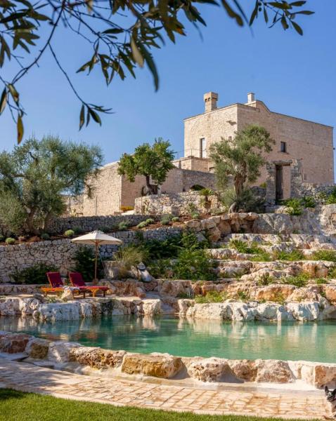 A la foto es mostra l'objecte Masseria San Paolo Grande situat a la ciutat de Ostuni.