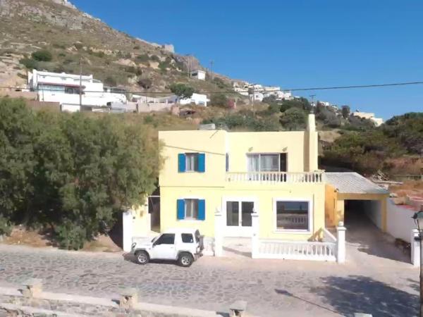 写真にはアギア・マーリナ市にあるThe Condo Palace in Agia Marinaが写っています。