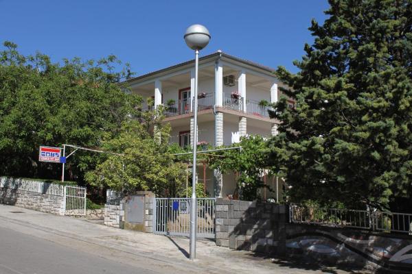 Na fotografii je vidět objekt Apartment Selce 2379b nacházející se ve městě Selce.