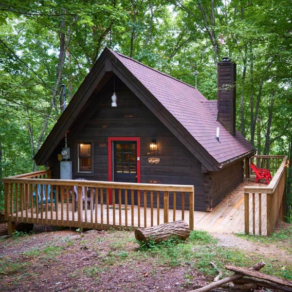 A la foto es mostra l'objecte Wild Columbine - Gatlinburg Area Hottub Romantic Cabin situat a la ciutat de Sevierville.