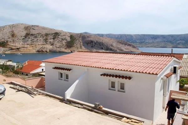 Na fotografii je vidět objekt Apartments by the sea Metajna, Pag - 6351 nacházející se ve městě Metajna.