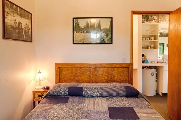 A la foto es mostra l'objecte Wilderness Cabin - Eden Valley situat a la ciutat de Loomis.