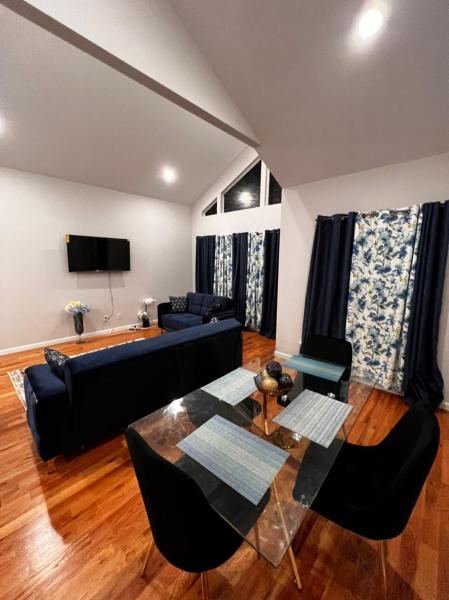 A la foto es mostra l'objecte SPRINGVIEW HOMES 12MINS FROM EWR & 3 MINS FROM UNIVERSITY HOSPITAL situat a la ciutat de Newark.