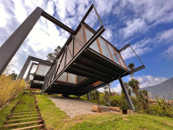 Na zdjęciu widoczny jest obiekt Deluxe volcán Primeras suites colgantes del mundo położony w mieście Baños.