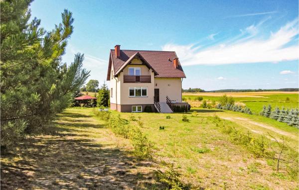 Na zdjęciu widoczny jest obiekt Beautiful Apartment In Konarzyny położony w mieście Bartoszylas.