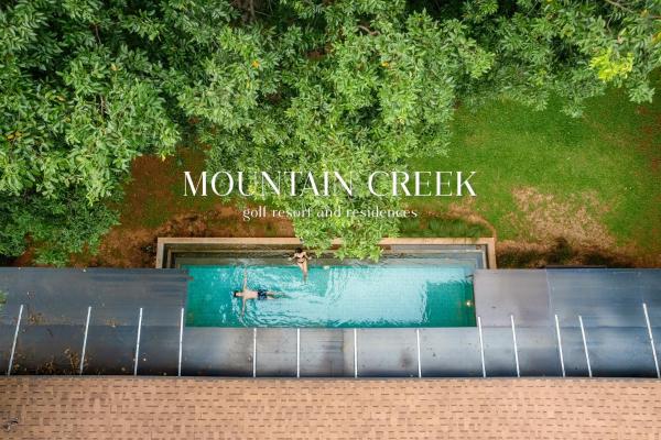 Na zdjęciu widoczny jest obiekt Mountain Creek Golf Resort & Residences położony w mieście Ban Maklua Mai.