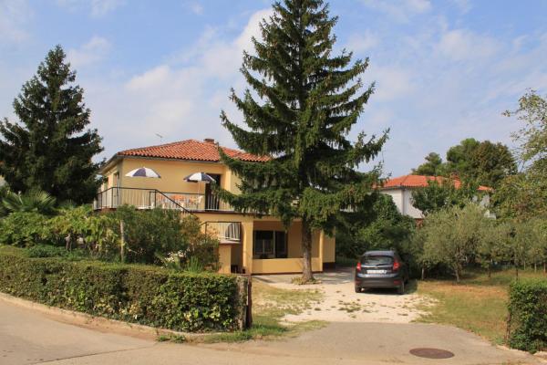 På billedet ses objektet Apartments with parking space Umag - 6978 beliggende i byen Umag.