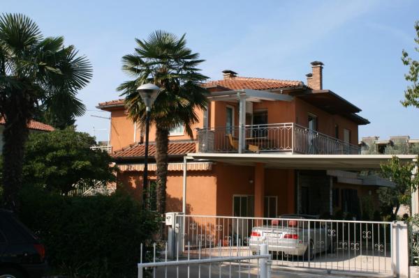 På billedet ses objektet Apartments with a parking space Umag - 6999 beliggende i byen Umag.