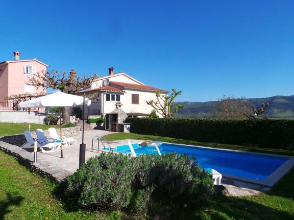 Na fotografii je vidět objekt Apartments with swimming pool Motovun - Bataji, Central Istria - Sredisnja Istra - 7069 nacházející se ve městě Brkač.